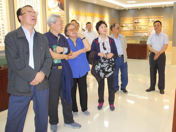 中國科協(xié)原副主席、中國生物多樣性保護(hù)與綠色發(fā)展基金會(huì)名譽(yù)理事長劉恕一行調(diào)研全國荒漠化防治（機(jī)械治沙工程）試驗(yàn)示范基地