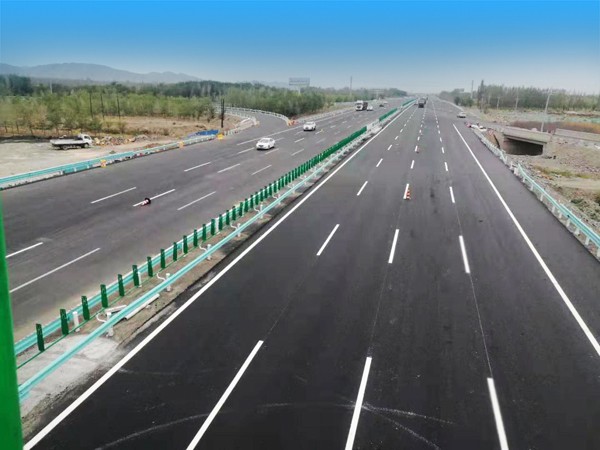 京新高速（G7）公路新疆大烏段改擴(kuò)建項(xiàng)目順利通車(chē)
